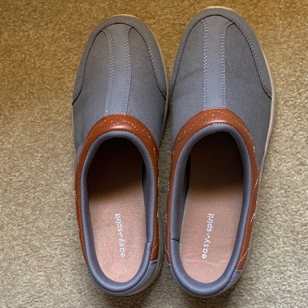 Easy Spirit Women’s Slip-Ons. Like New Size 9M